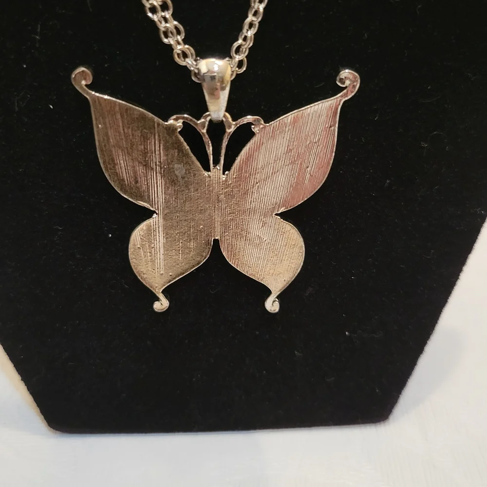Mother Of Pearl White Butterfly Double Strand Necklace NWT - Picture 2 of 4